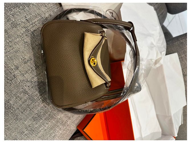 Hermès Mini Lindy II Pelle Taupe Oro Beige - vista 10