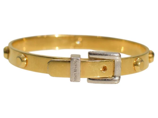Pulseira Bangle com Fivela Studded em Tom Dourado Michael Kors - Joias Femininas - vista 2