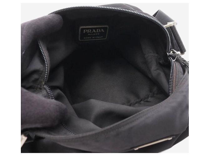 Prada Schultertasche aus schwarzem Re-Nylon - Ansicht 3