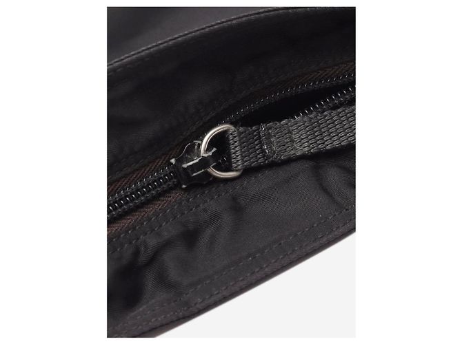 Prada Schultertasche aus schwarzem Re-Nylon - Ansicht 6