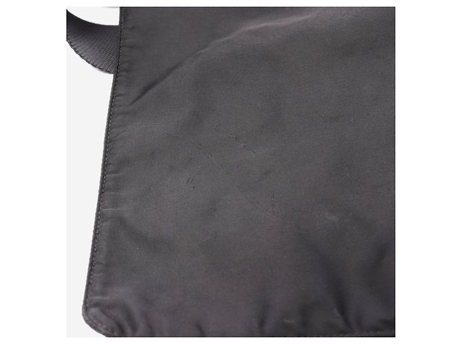 Prada Schultertasche aus schwarzem Re-Nylon - Ansicht 7