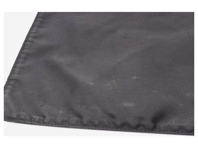 Prada Schultertasche aus schwarzem Re-Nylon - Ansicht 8