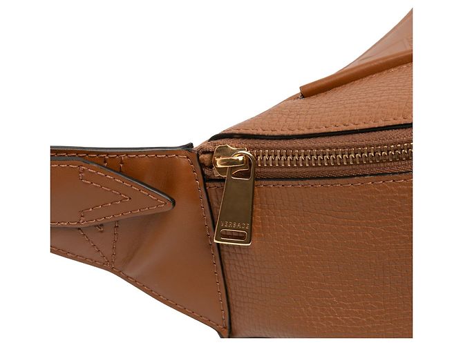 Belt bag in pelle marrone con firma V Greca di Versace - vista 7