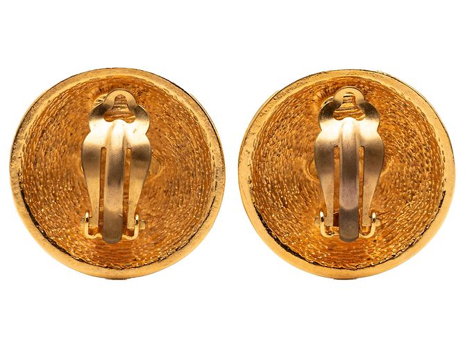 Orecchini rotondi a clip in oro placcato CC trapuntato di Chanel D'oro - vista 2