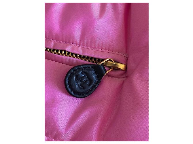 Chaqueta de Plumas Chanel de Seda Rosa, Botones Gripoix O/I 1996-1997 (Rihanna) - vista 10