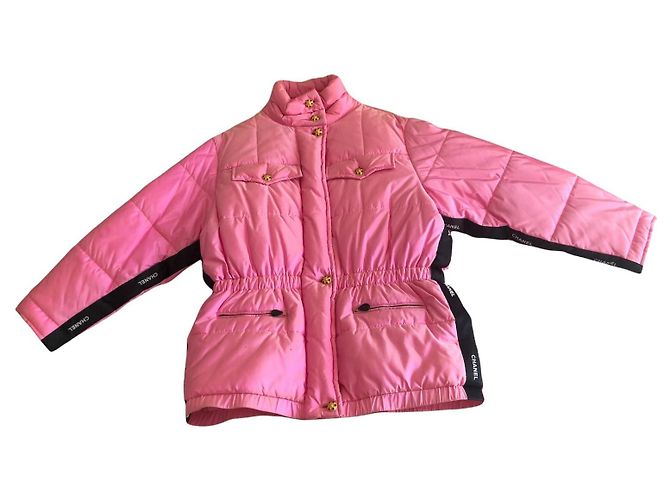 Chaqueta de Plumas Chanel de Seda Rosa, Botones Gripoix O/I 1996-1997 (Rihanna) - vista 2