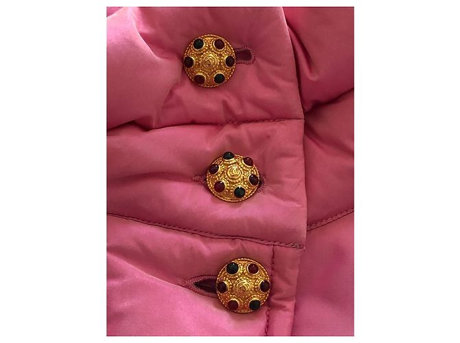 Chaqueta de Plumas Chanel de Seda Rosa, Botones Gripoix O/I 1996-1997 (Rihanna) - vista 6