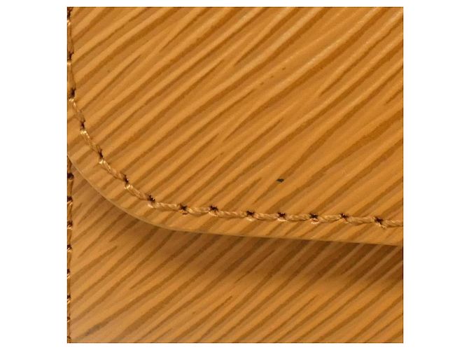 Borsa a Spalla Epi Twist MM di Louis Vuitton Caramello - vista 7