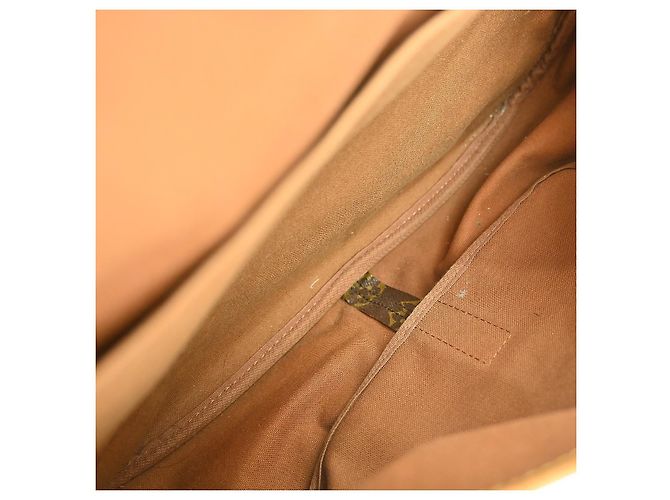 Borsa Saumur Louis Vuitton in Tela Monogram 35 Marrone - vista 3