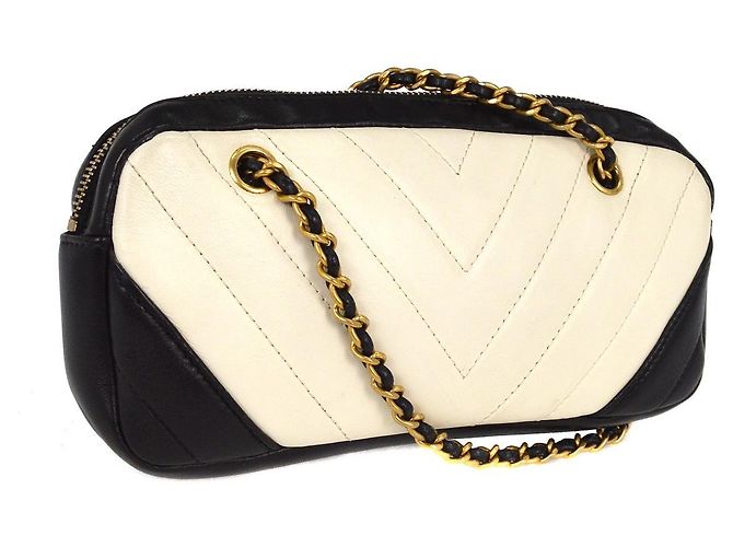 Camera Borsa a tracolla Chanel Chevron in pelle trapuntata Bianco - vista 2