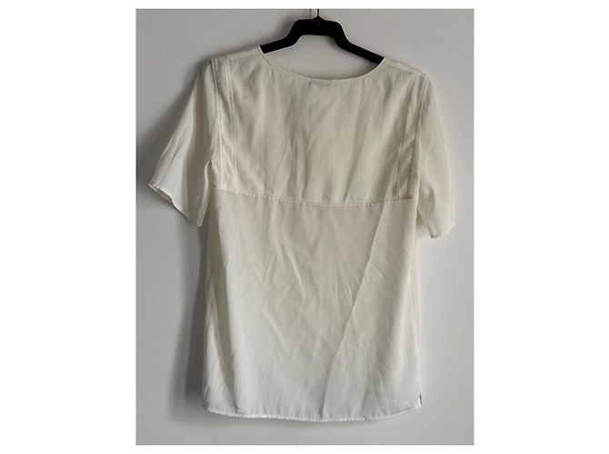 Blusa Chanel beige con detalle de magnolia - vista 3