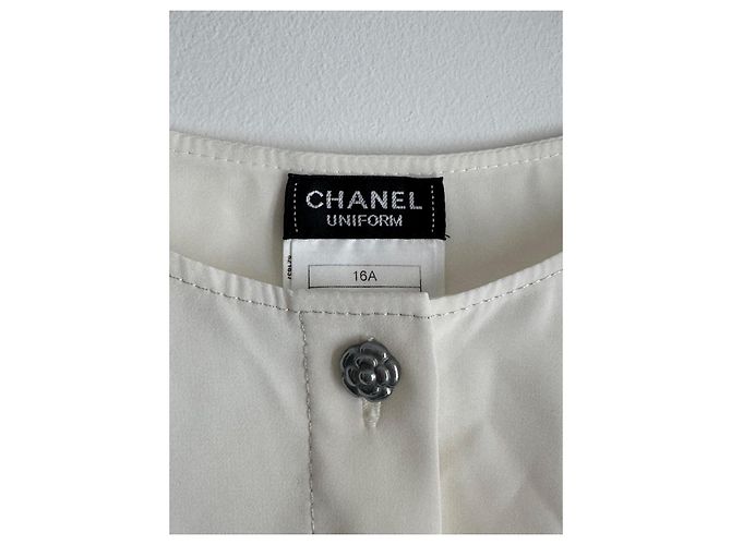 Blusa Chanel beige con detalle de magnolia - vista 4