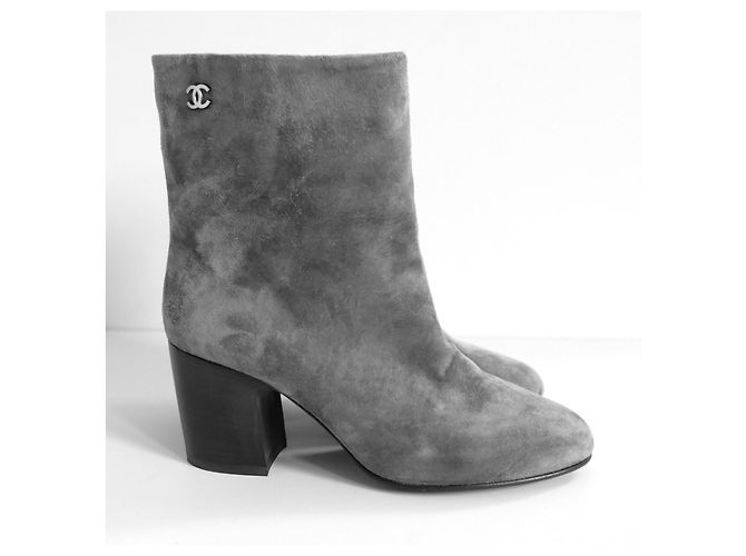 Stivaletti in suede grigio Chanel - vista 3
