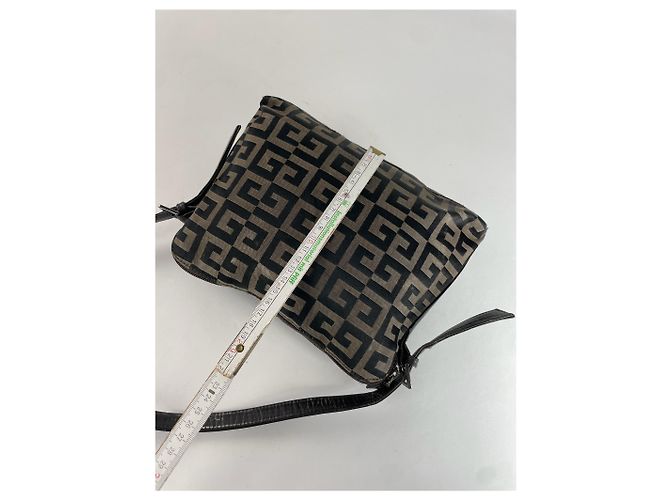 Vintage Givenchy Monogram Schultertasche Braun - Ansicht 13