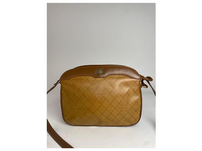Vintage Givenchy Leder Schultertasche mit Monogramm in Braun - Ansicht 11