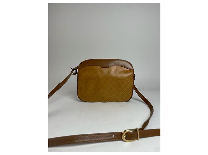 Vintage Givenchy Leder Schultertasche mit Monogramm in Braun - Ansicht 2