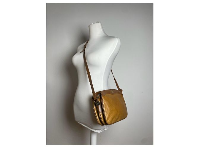 Vintage Givenchy Leder Schultertasche mit Monogramm in Braun - Ansicht 3