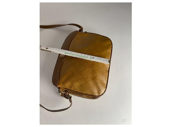 Vintage Givenchy Leder Schultertasche mit Monogramm in Braun - Ansicht 6