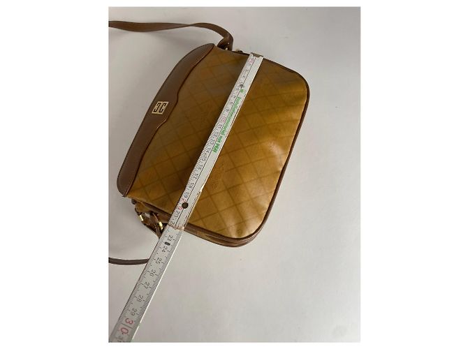 Vintage Givenchy Leder Schultertasche mit Monogramm in Braun - Ansicht 7