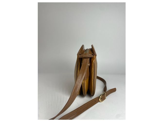 Vintage Givenchy Leder Schultertasche mit Monogramm in Braun - Ansicht 9