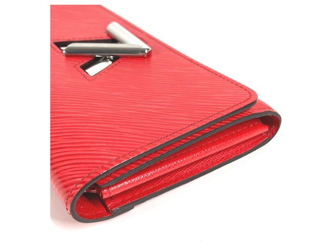 Cartera Larga Twist Epi Louis Vuitton Roja - vista 3