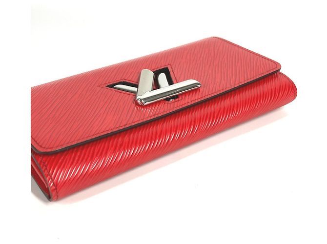 Cartera Larga Twist Epi Louis Vuitton Roja - vista 4