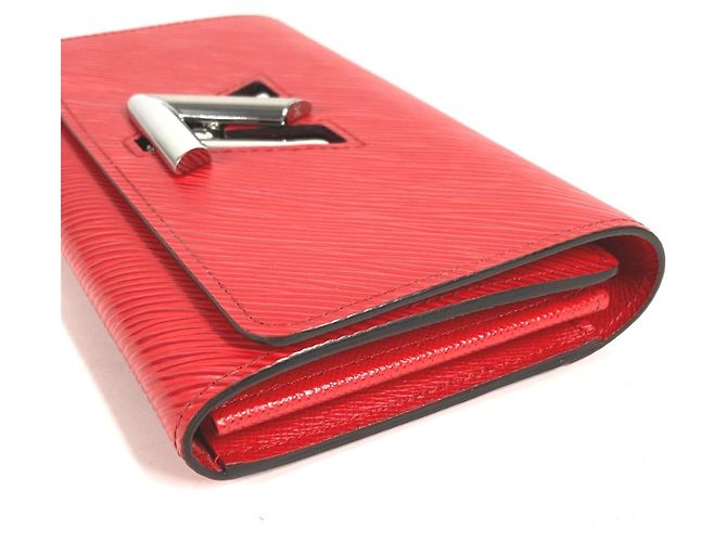 Cartera Larga Twist Epi Louis Vuitton Roja - vista 5