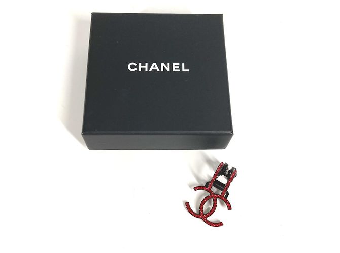 Orecchini in cristallo Coco Mark Swing di Chanel B17S con strass Nero Rosso - vista 4