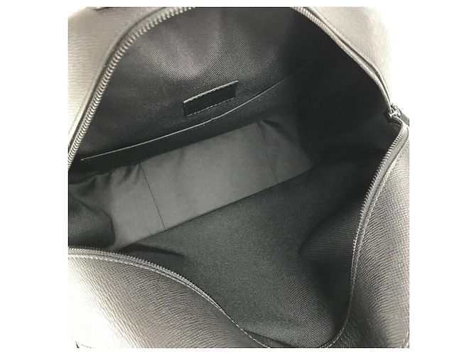 Borsa Trunk Soft Hat Taiga Rainbow Louis Vuitton Nero Grigio - vista 12