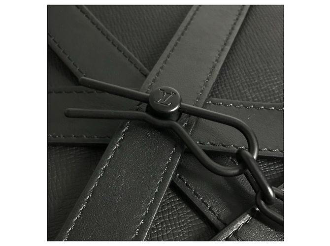 Borsa Trunk Soft Hat Taiga Rainbow Louis Vuitton Nero Grigio - vista 9