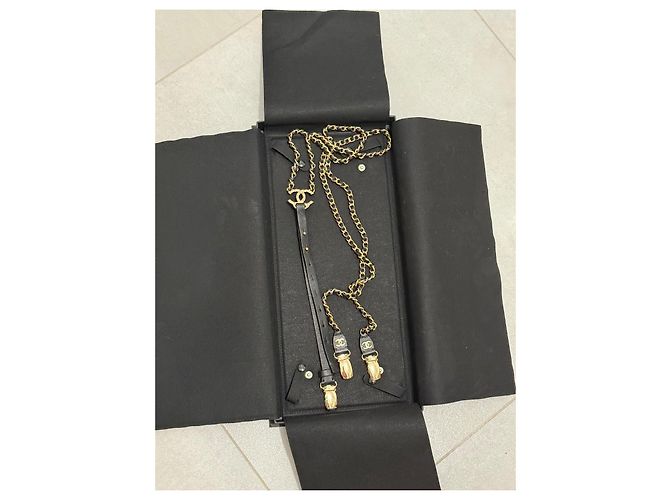 Chanel Hosenträger aus schwarzem Leder und Silbermetall Größe M - Ansicht 9