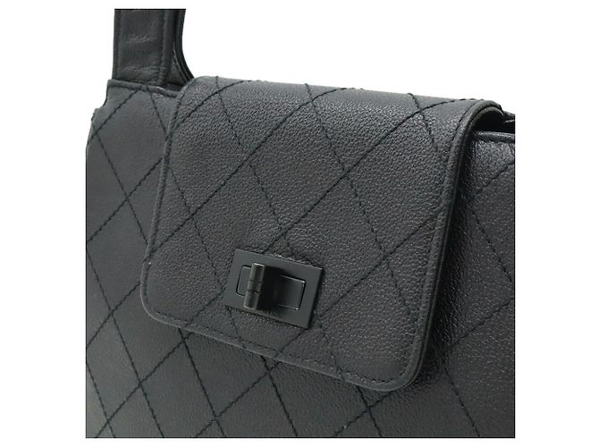 Borsa a Spalla Matelassé 2.55 di Chanel Nero - vista 7