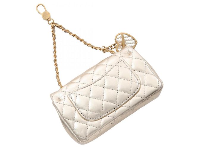 Charm della borsa classica Matelassé di Chanel D'oro Crudo - vista 2