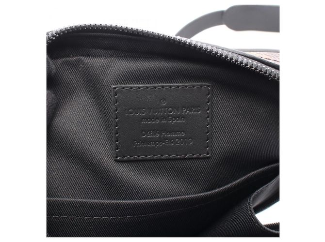 Sac utilitaire Louis Vuitton / Sac de taille Marron Noir - vue 4