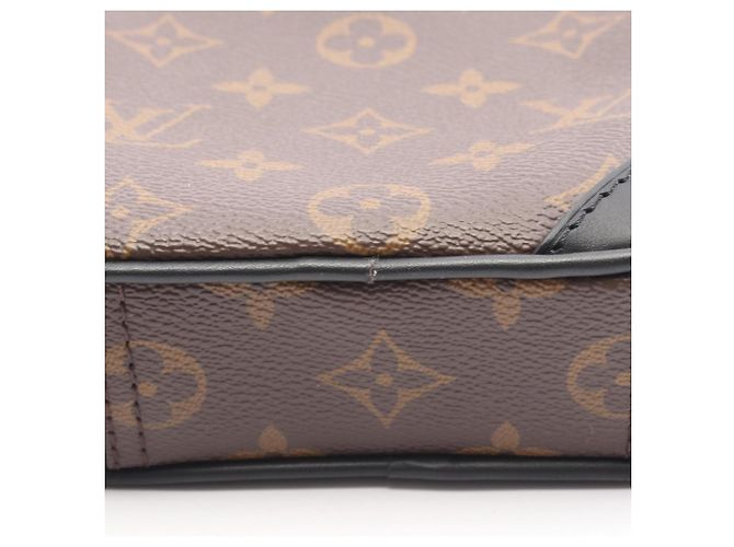 Sac utilitaire Louis Vuitton / Sac de taille Marron Noir - vue 7
