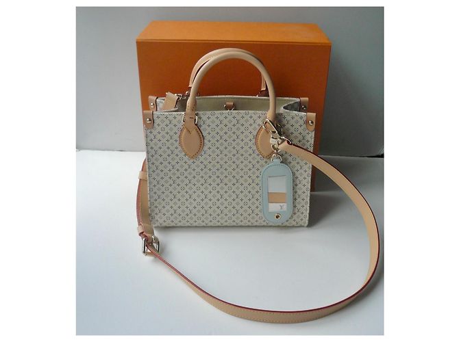 Onthego LOUIS VUITTON Cabas ON THE GO PM
Zustand: Fast neu
M15138 Beige - Ansicht 2