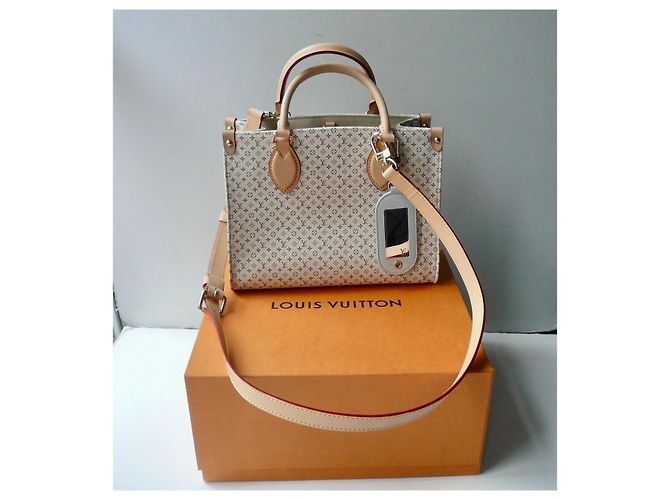 Onthego LOUIS VUITTON Cabas ON THE GO PM
Zustand: Fast neu
M15138 Beige - Ansicht 3