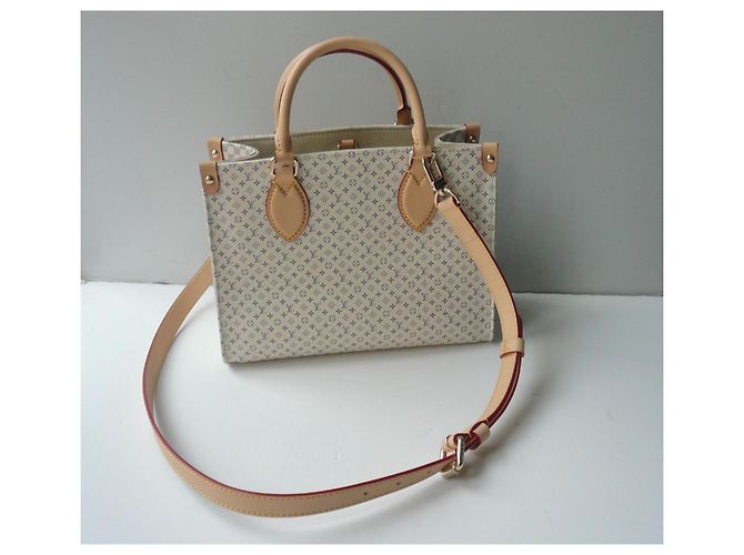 Onthego LOUIS VUITTON Cabas ON THE GO PM
Zustand: Fast neu
M15138 Beige - Ansicht 4