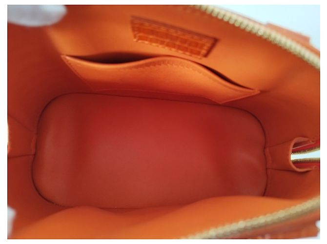 Borsa Louis Vuitton Alma BB in Coccodrillo Arancione - vista 12