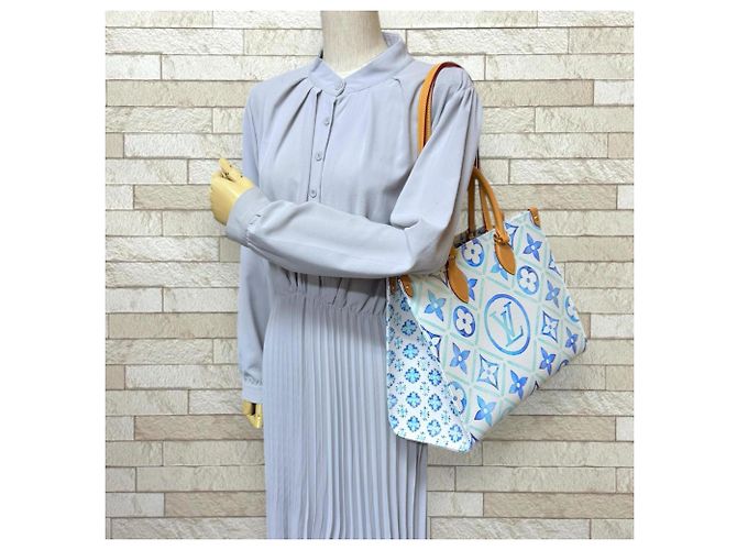 Borsa a Spalla Louis Vuitton On the Go MM Bianco Blu - vista 2