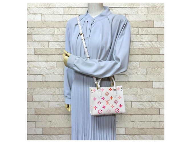 Borsa a Spalla On the Go BB Sunrise Aquarelle di Louis Vuitton Rosa Bianco Arancione - vista 2