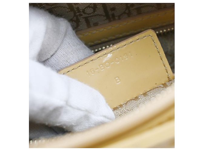 Christian Dior Lady Dior Cannage Quilt Patent Medium Giallo - vista 7