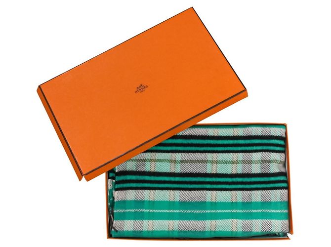 Hermès Cashmere Tartan Check Schal in Grün - Ansicht 14