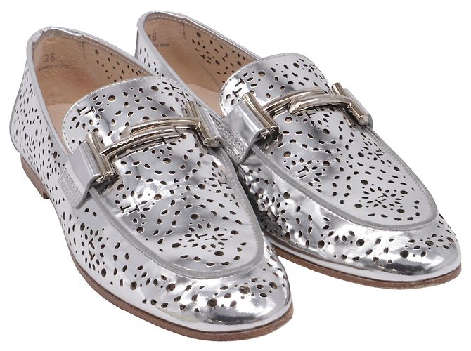 Mocassini perforati Tod's in pelle metallica Argento Metallico - vista 2