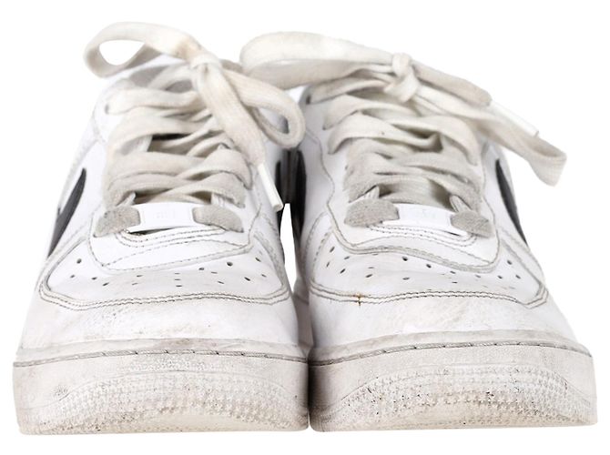 Tênis Nike Air Force 1 Baixo em Couro Branco Cru - vista 2