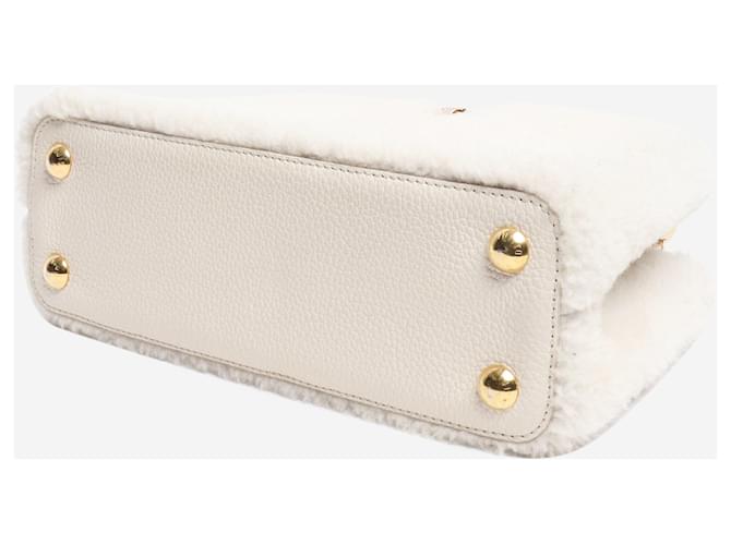 Louis Vuitton Sac Capucines en shearling crème Écru - vue 5