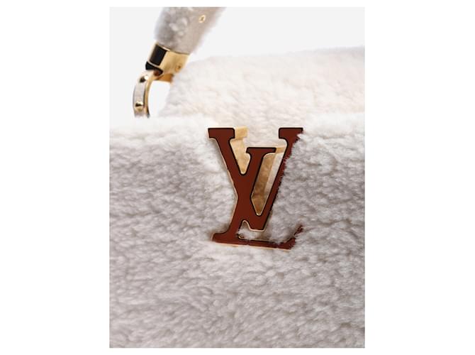 Louis Vuitton Sac Capucines en shearling crème Écru - vue 6