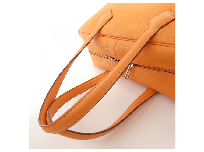 Borsa Boston Hermès Victoria2 35cm in Taurillon Clemence Arancione - vista 4