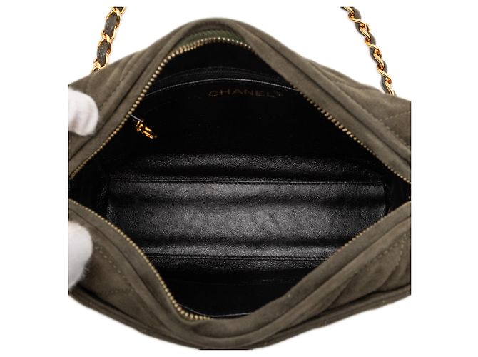 Camera Bolsa de câmera em camurça matelassada diagonal verde CC da Chanel com tassel de diamante Verde oliva - vista 4