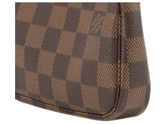 Mini Pochette Accessoires Vivienne Holiday Damier Ebene Marrone Louis Vuitton - vista 13